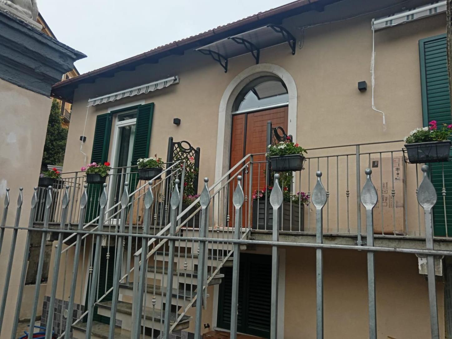 La maison du lion view 2