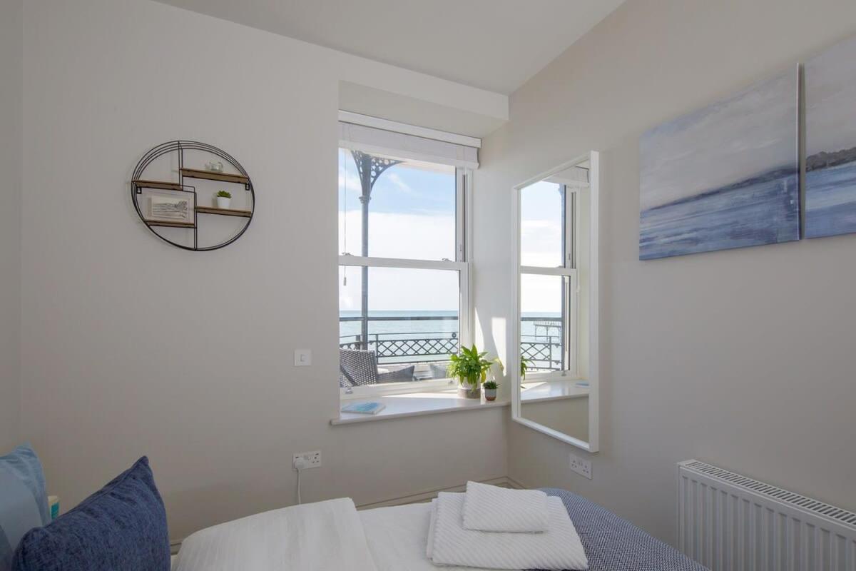 Panoramic sea views in beachfront apt w balcony view 2