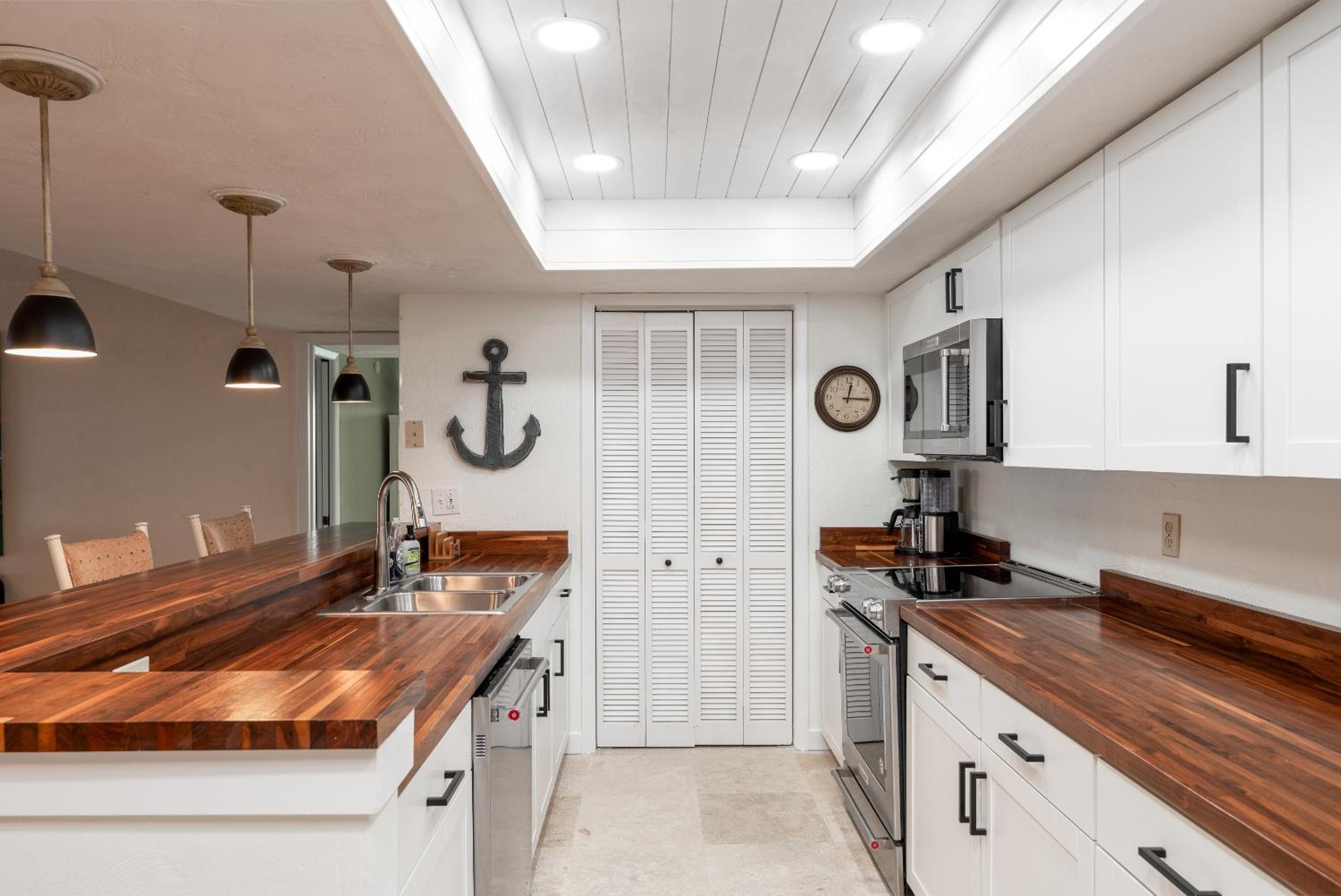 Luxury, Direct Oceanfront Unit and Balcony, Southeast Corner, Heated Pool, Garage Parking