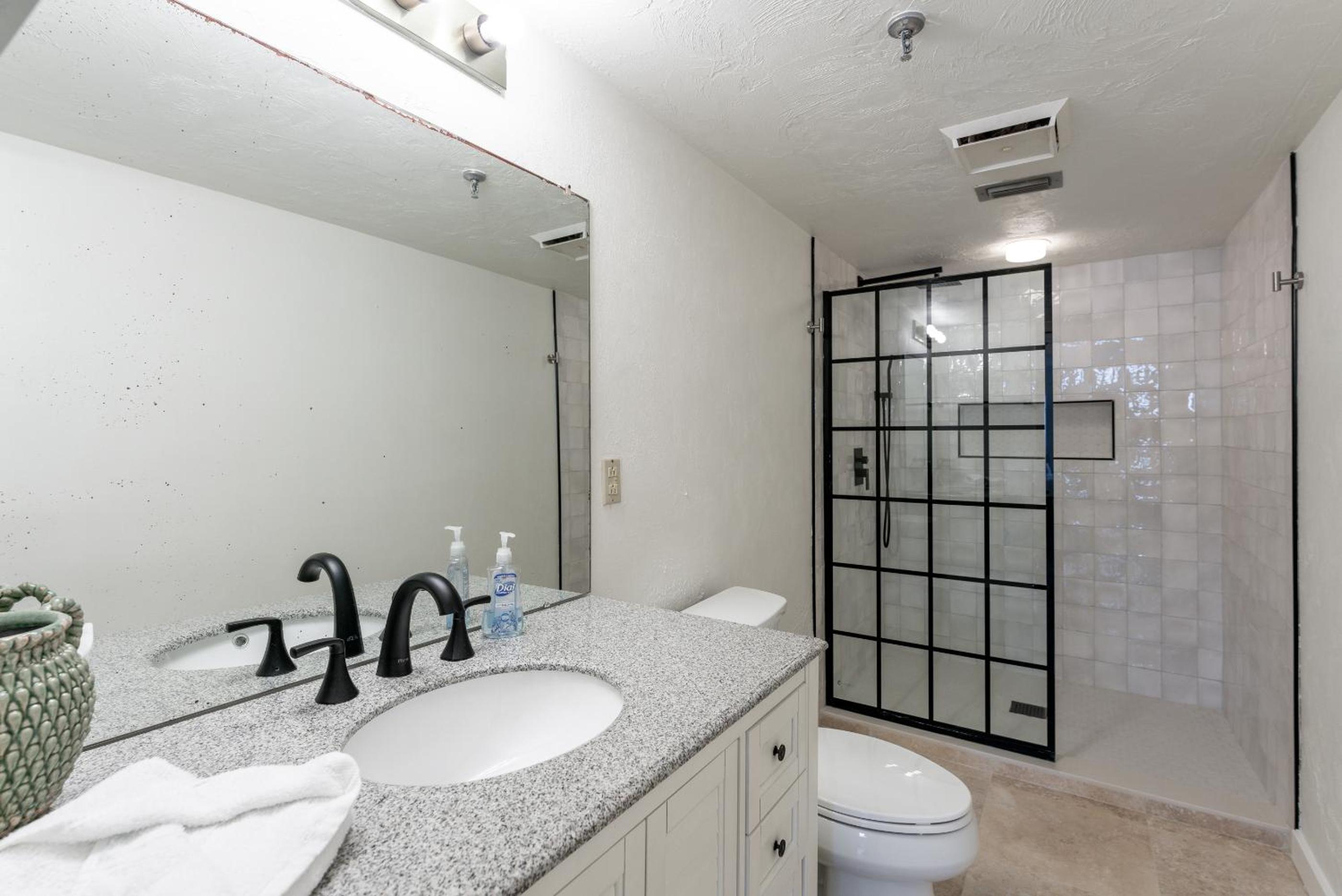 Luxury, Direct Oceanfront Unit and Balcony, Southeast Corner, Heated Pool, Garage Parking