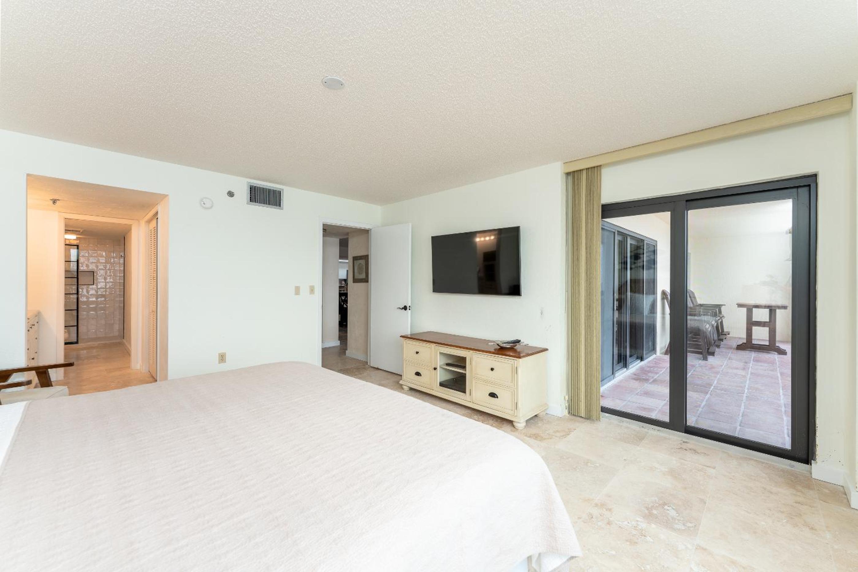Luxury, Direct Oceanfront Unit and Balcony, Southeast Corner, Heated Pool, Garage Parking