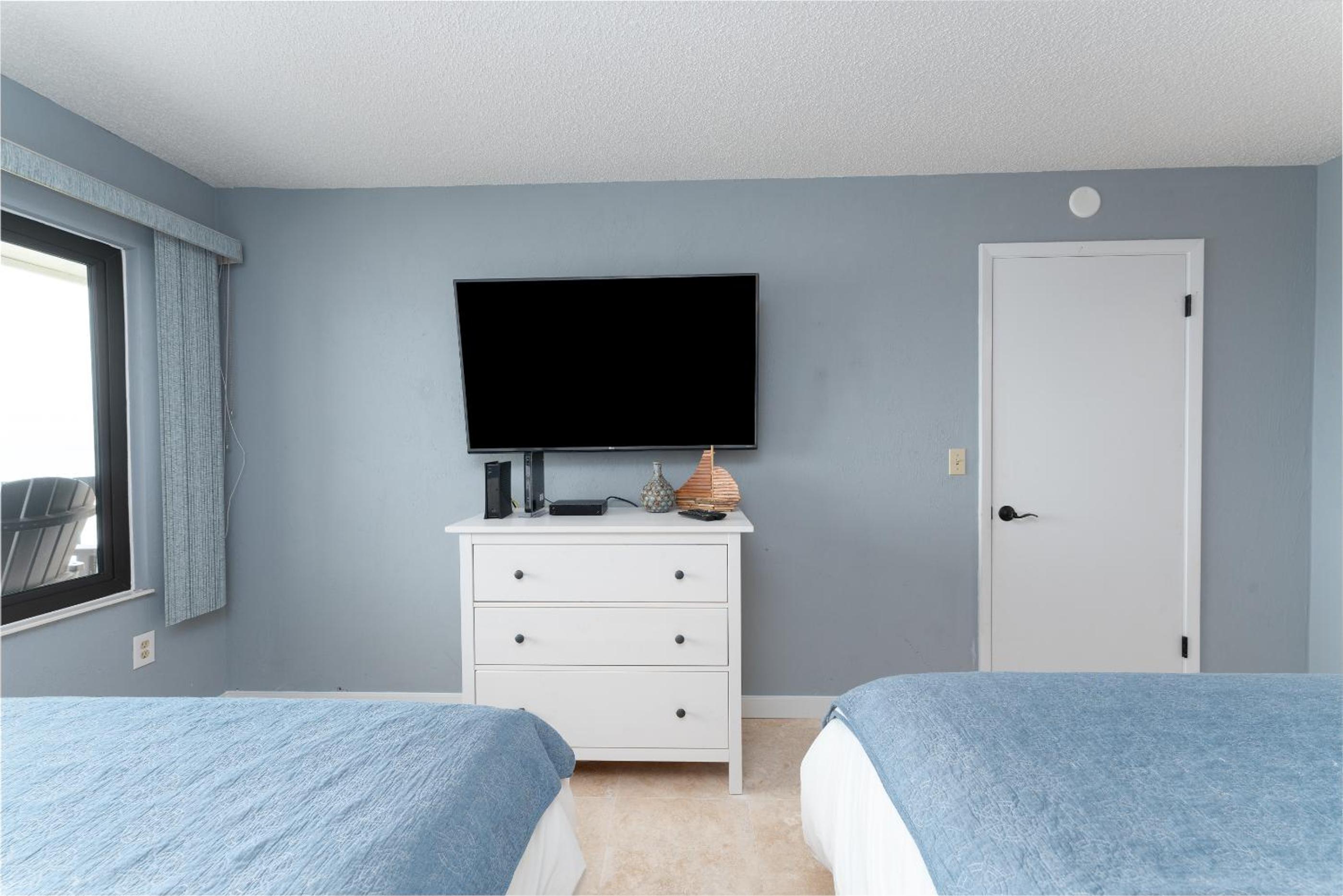 Luxury, Direct Oceanfront Unit and Balcony, Southeast Corner, Heated Pool, Garage Parking