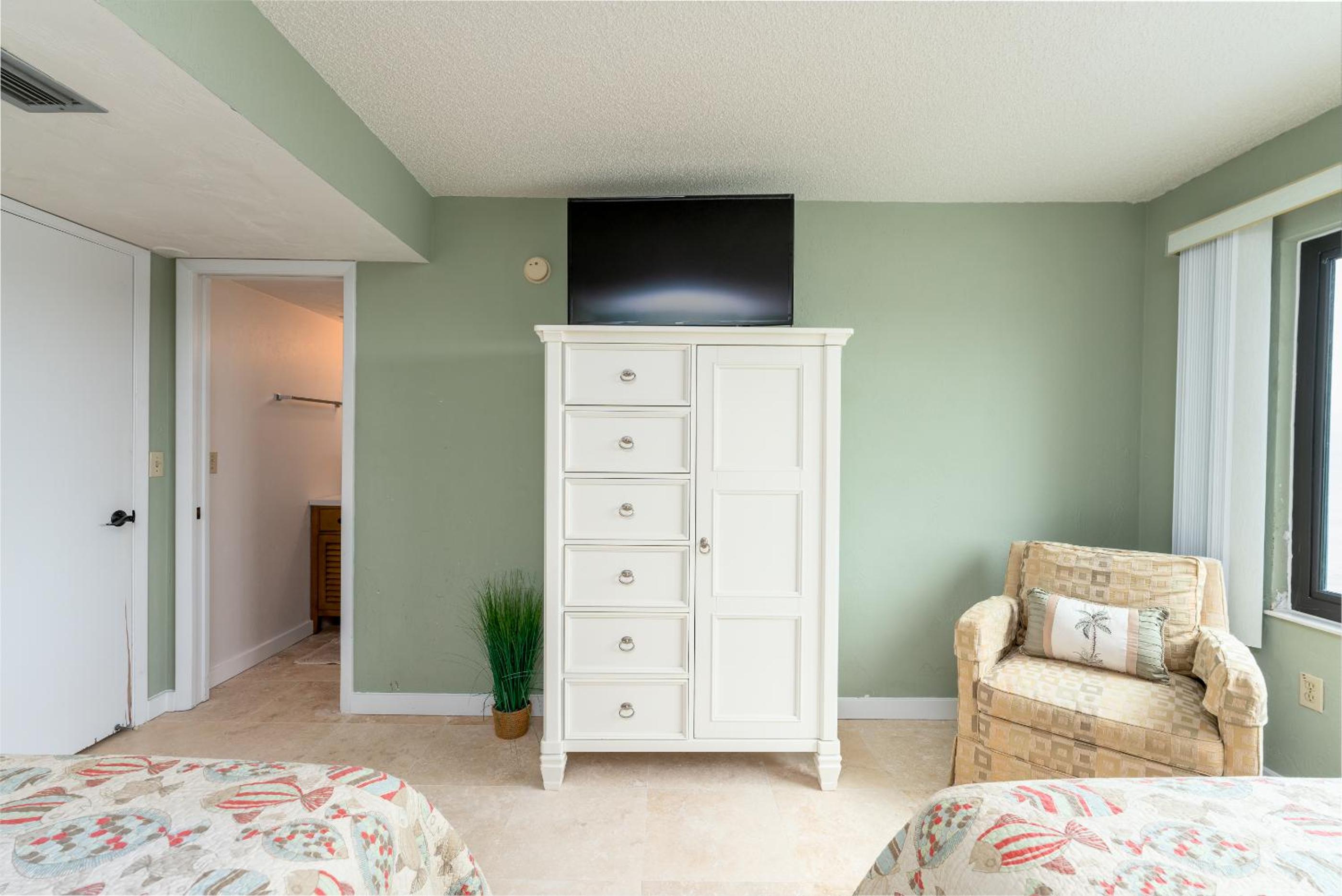 Luxury, Direct Oceanfront Unit and Balcony, Southeast Corner, Heated Pool, Garage Parking