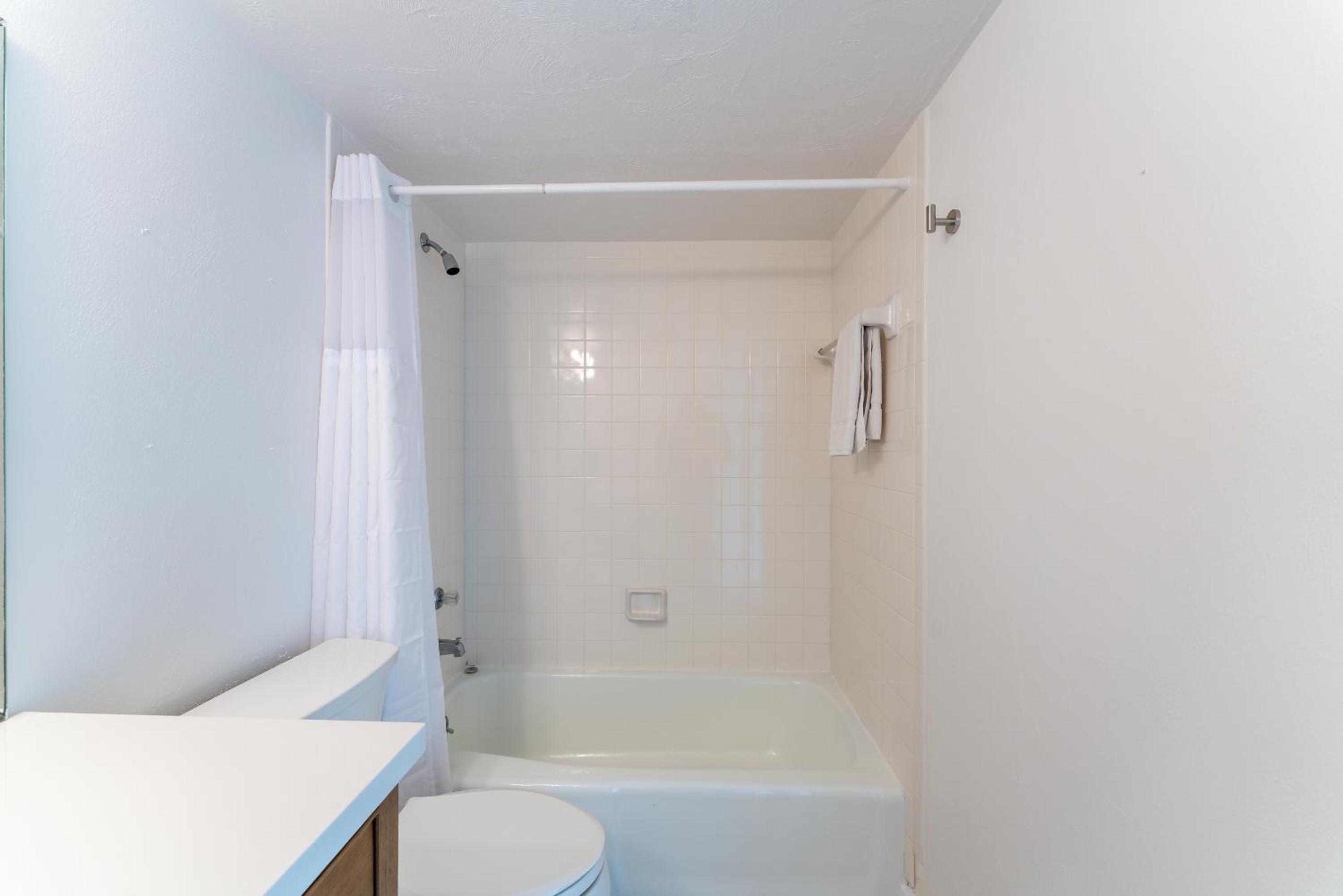 Luxury, Direct Oceanfront Unit and Balcony, Southeast Corner, Heated Pool, Garage Parking