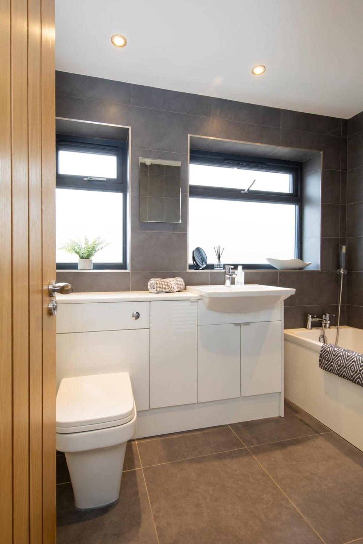 Designer Family Escape Hot Tub Steps to Beach