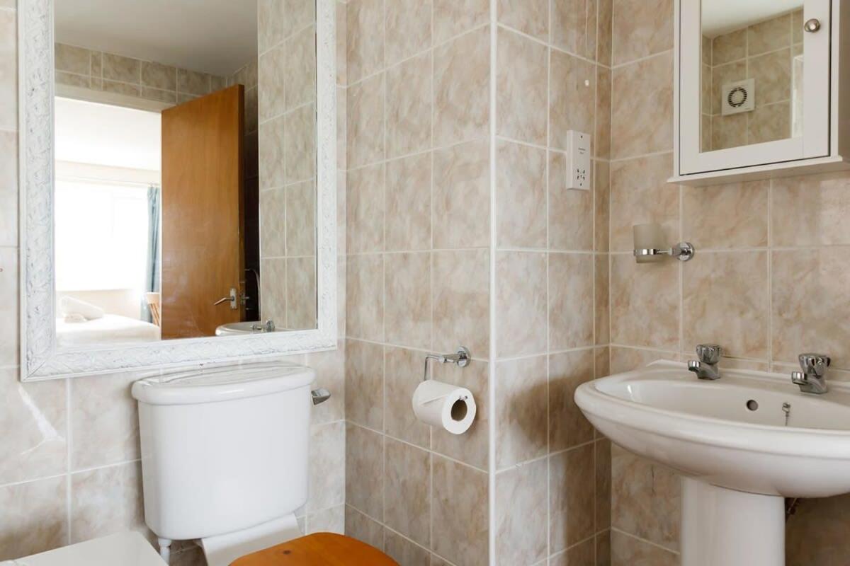 Sunny seafront chalet - sleeps 6