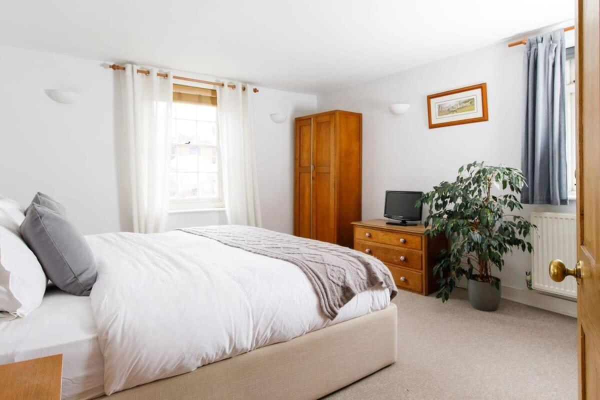 Charming four-bedroom central townhouse