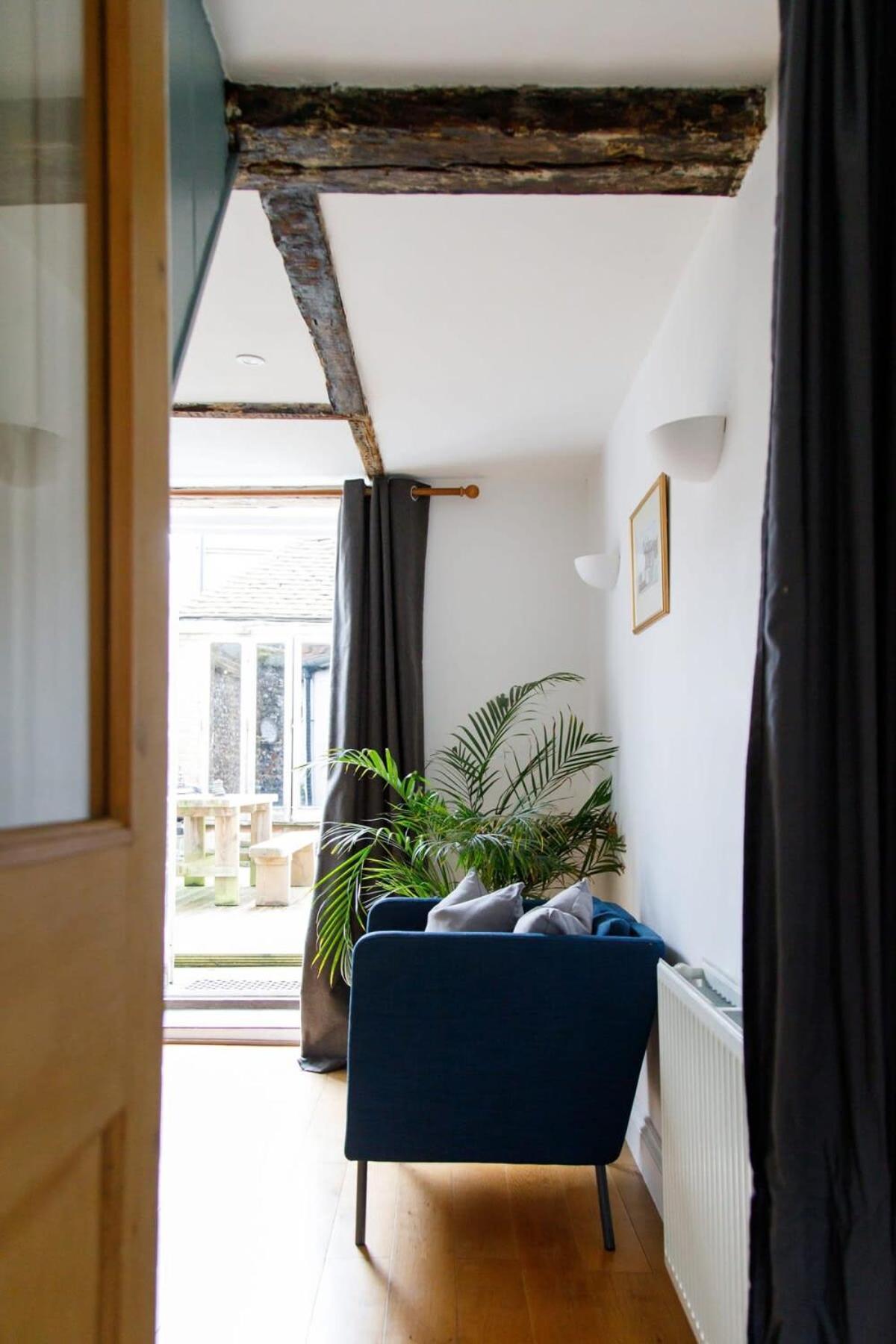 Charming four-bedroom central townhouse