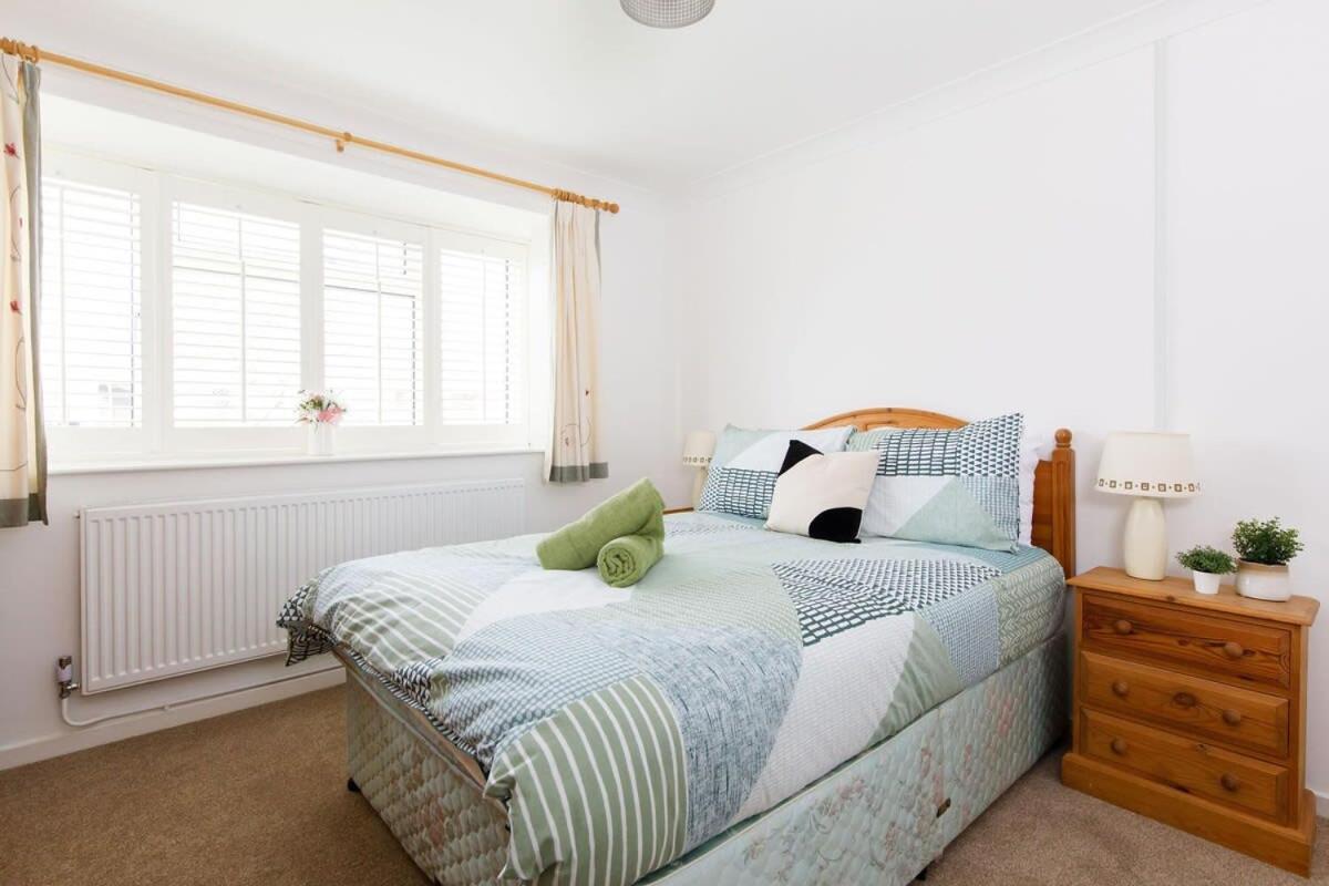 Seaside Retreat 2 mins to Beach view 3