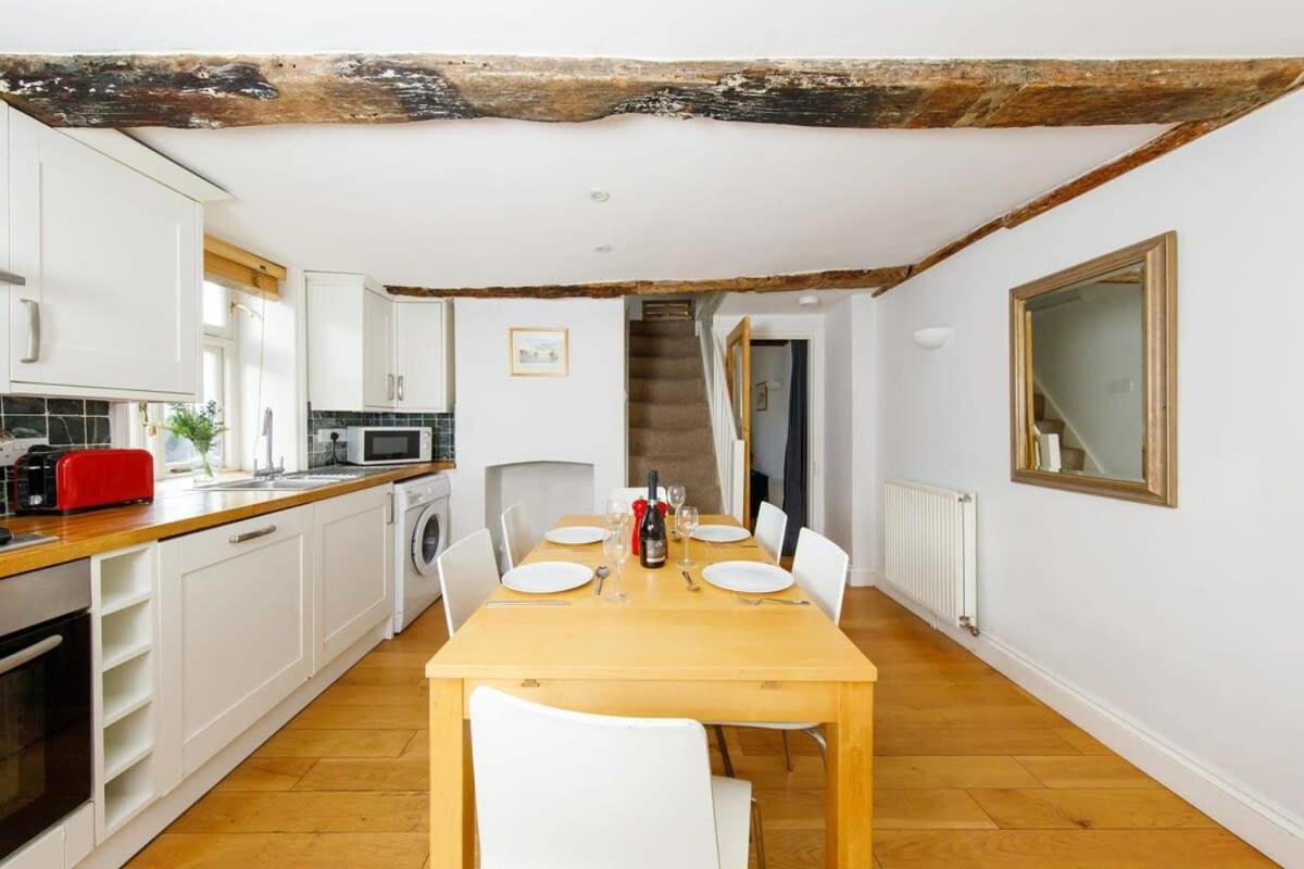 Charming four-bedroom central townhouse