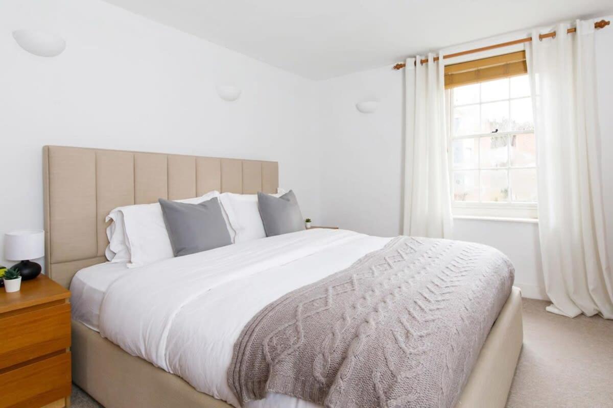 Charming four-bedroom central townhouse