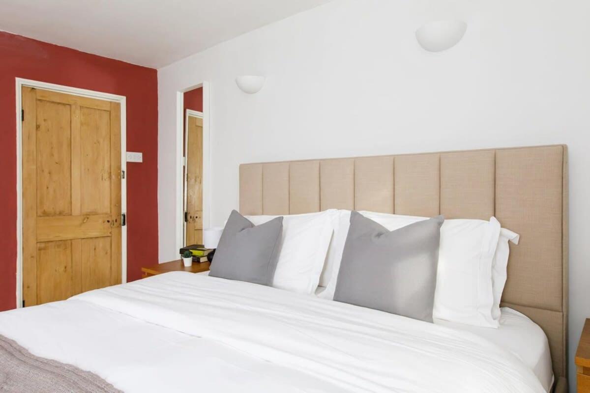 Charming four-bedroom central townhouse