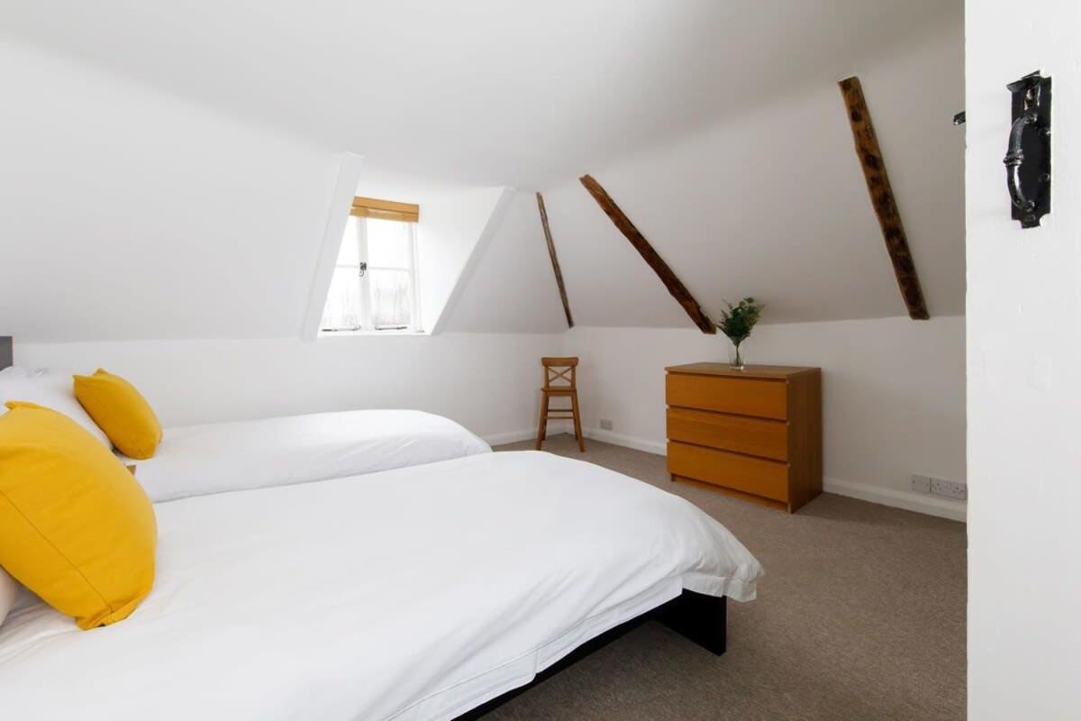 Charming four-bedroom central townhouse