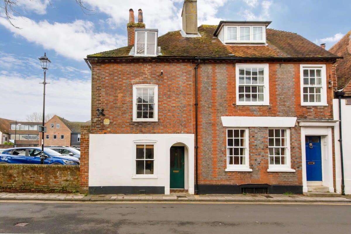 Charming four-bedroom central townhouse