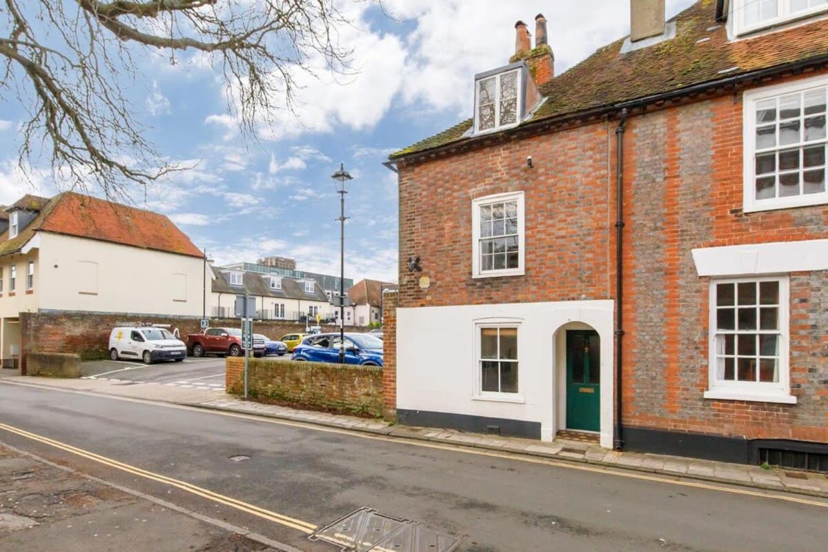 Charming four-bedroom central townhouse