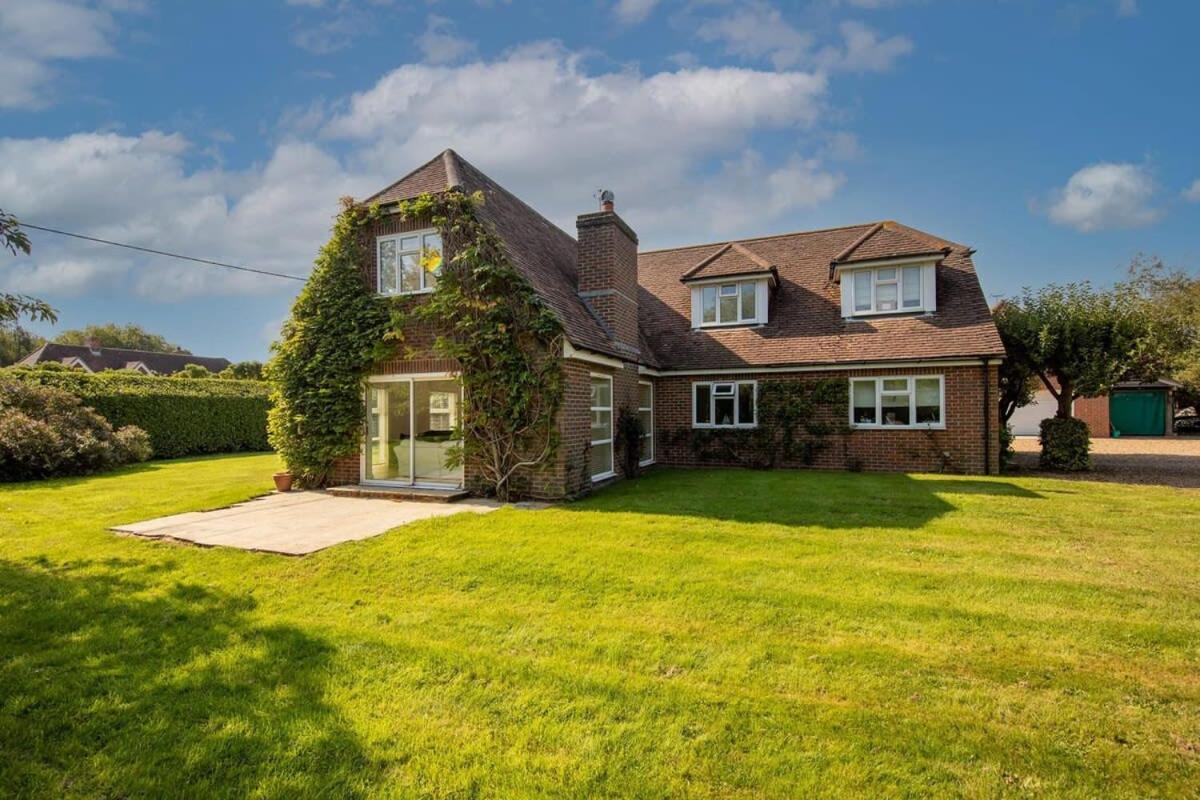 Secluded rural retreat close to beach - sleeps 12