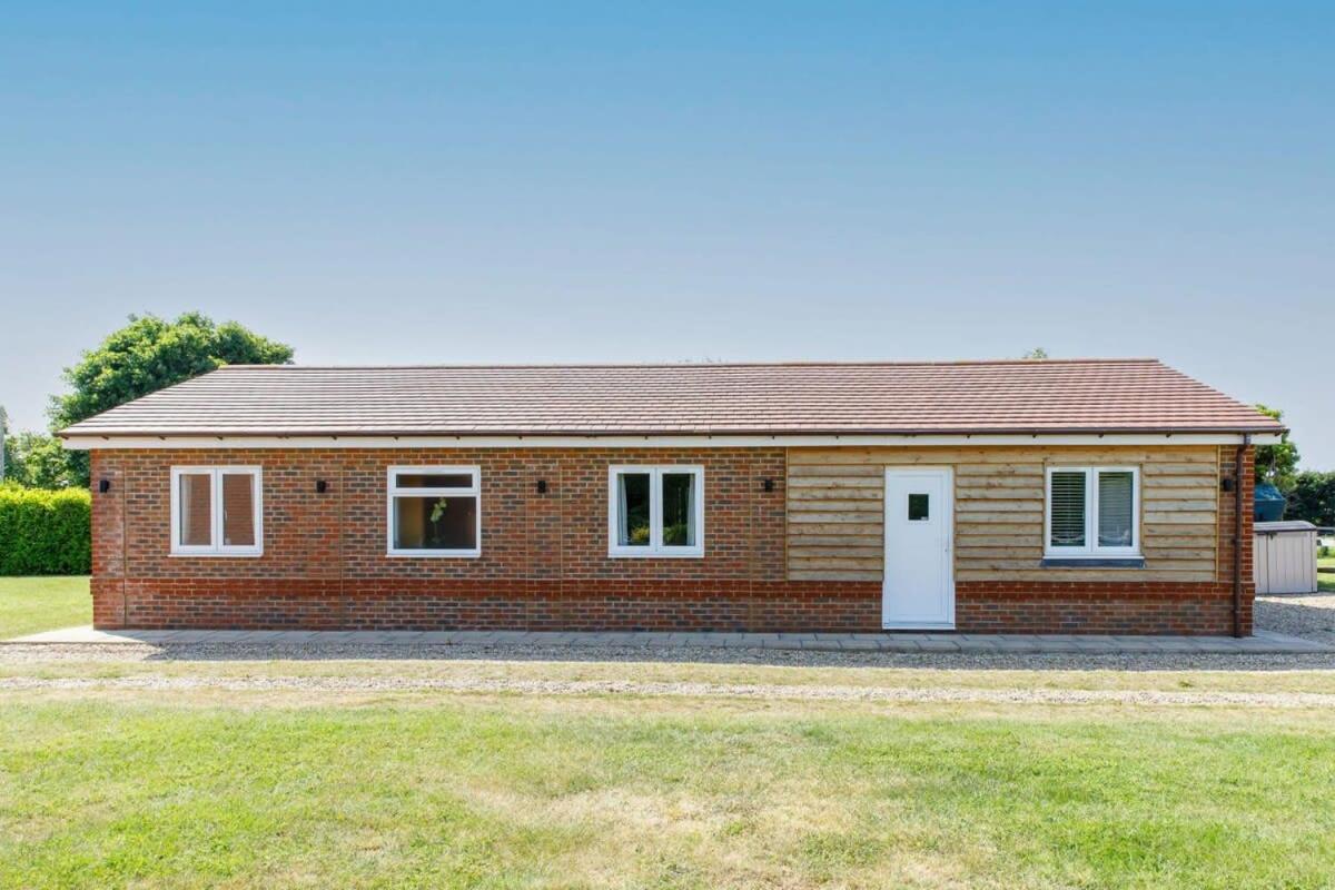 Countryside Bungalow for 4 Close to Beaches view 5