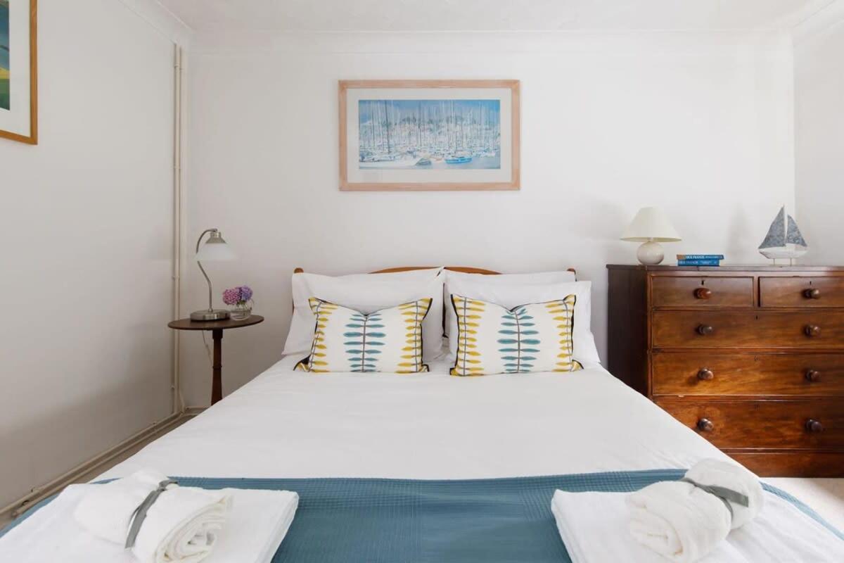 Secluded rural retreat close to beach - sleeps 12