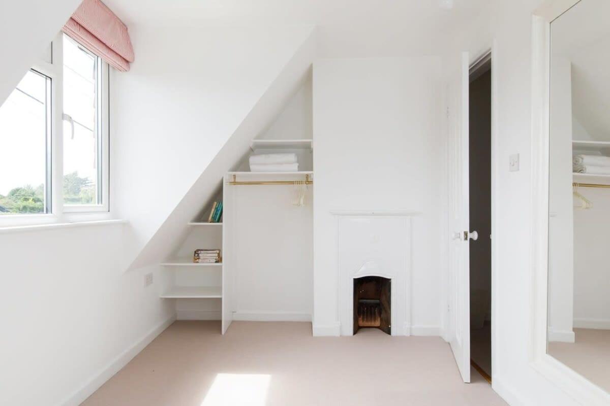 Secluded rural retreat close to beach - sleeps 12