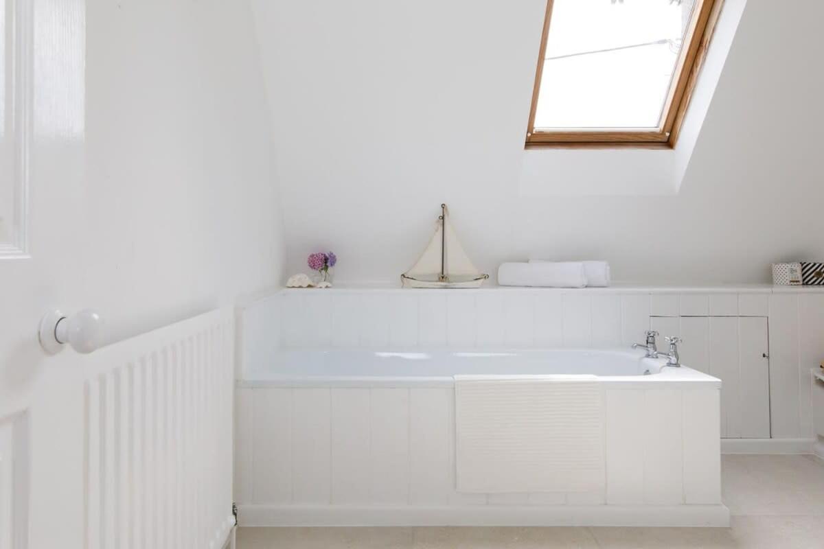 Secluded rural retreat close to beach - sleeps 12
