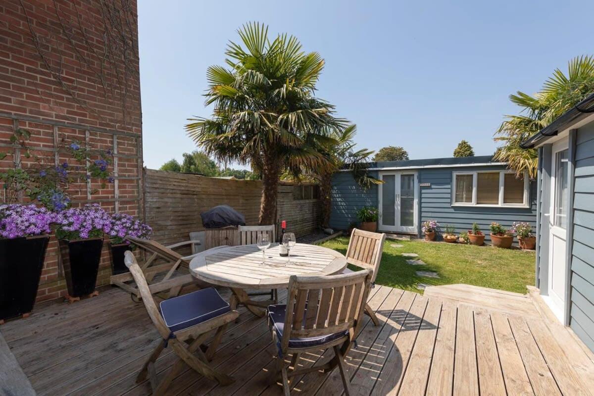 Stylist Split Level 2 Bed with Parking