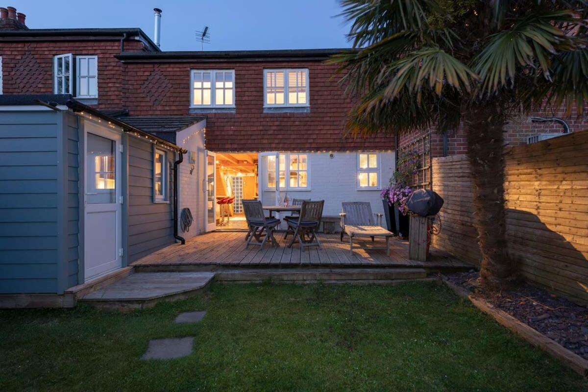 Stylist Split Level 2 Bed with Parking