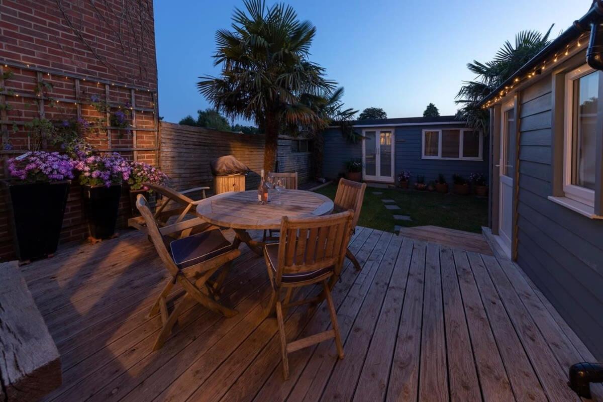 Stylist Split Level 2 Bed with Parking
