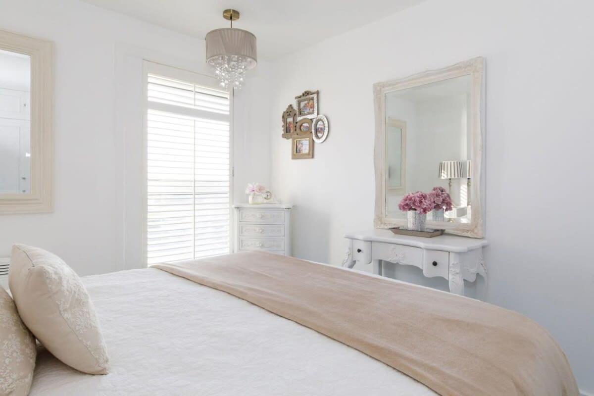 Two Bed Seafront Escape in East Wittering view 5