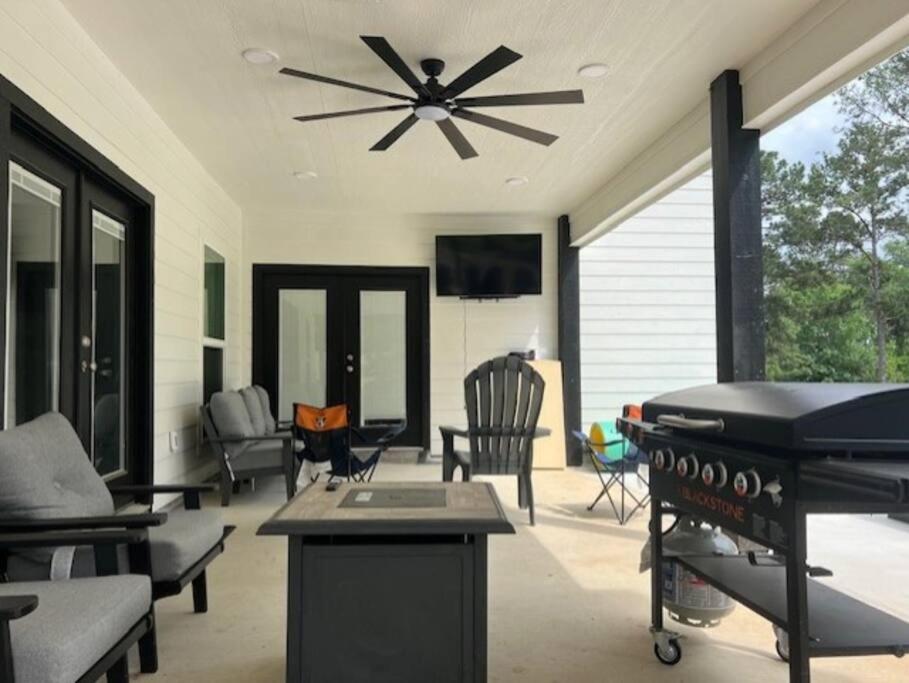 Waterfront house on Sam Rayburn - Sleeps 23!