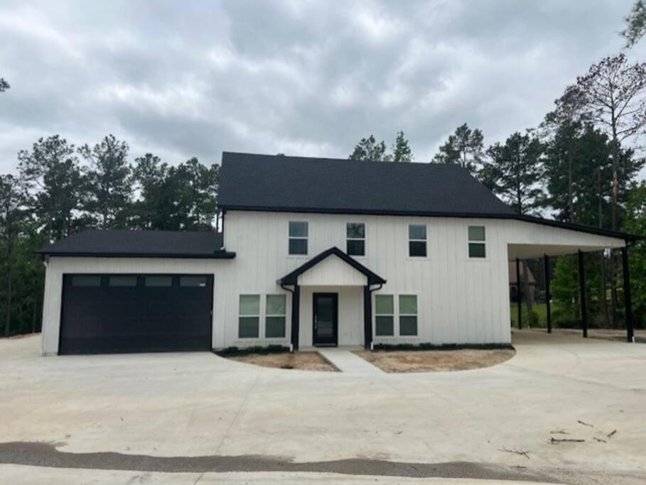 Waterfront house on Sam Rayburn - Sleeps 23!