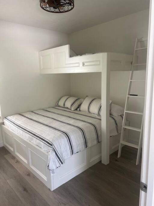Waterfront house on Sam Rayburn - Sleeps 23! - Property Image 23