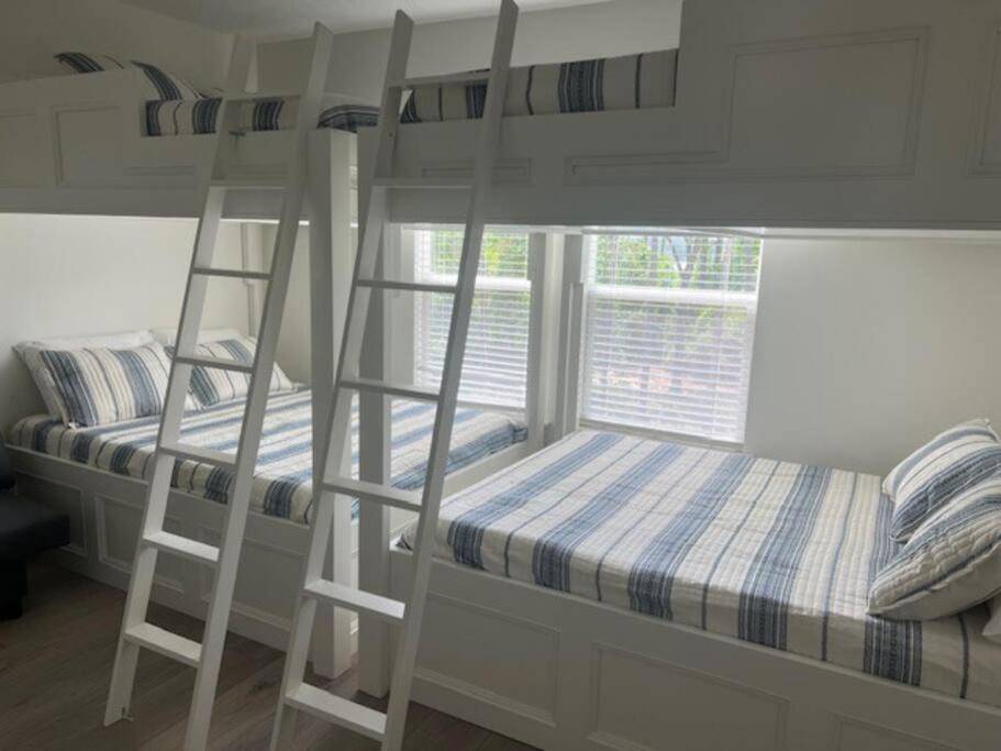 Waterfront house on Sam Rayburn - Sleeps 23!