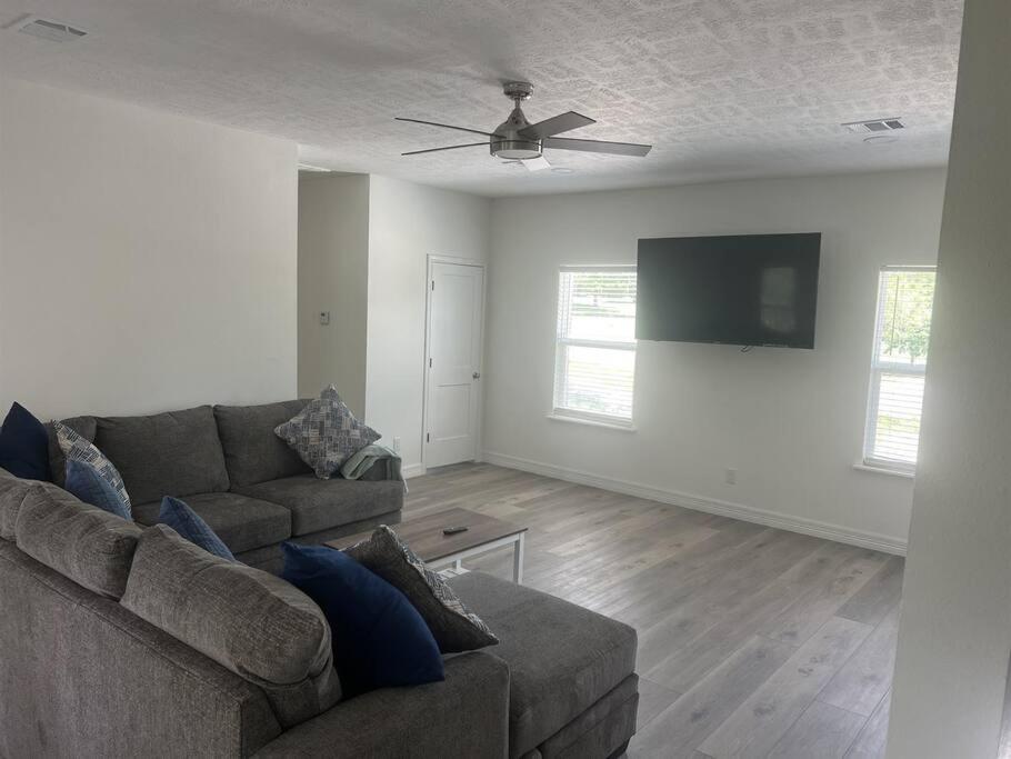Waterfront house on Sam Rayburn - Sleeps 23!