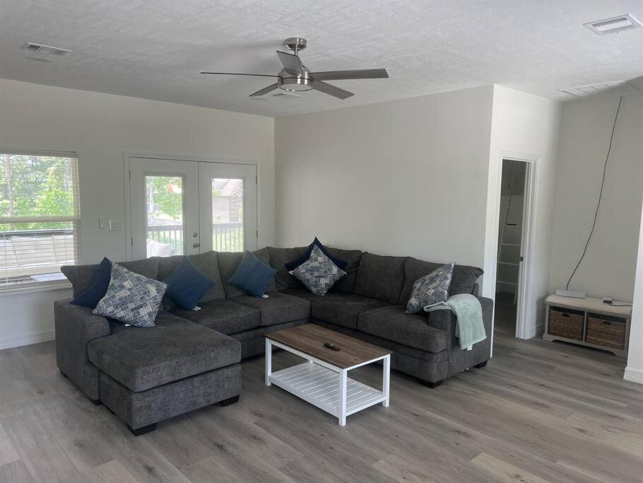 Waterfront house on Sam Rayburn - Sleeps 23! - Property Image 8