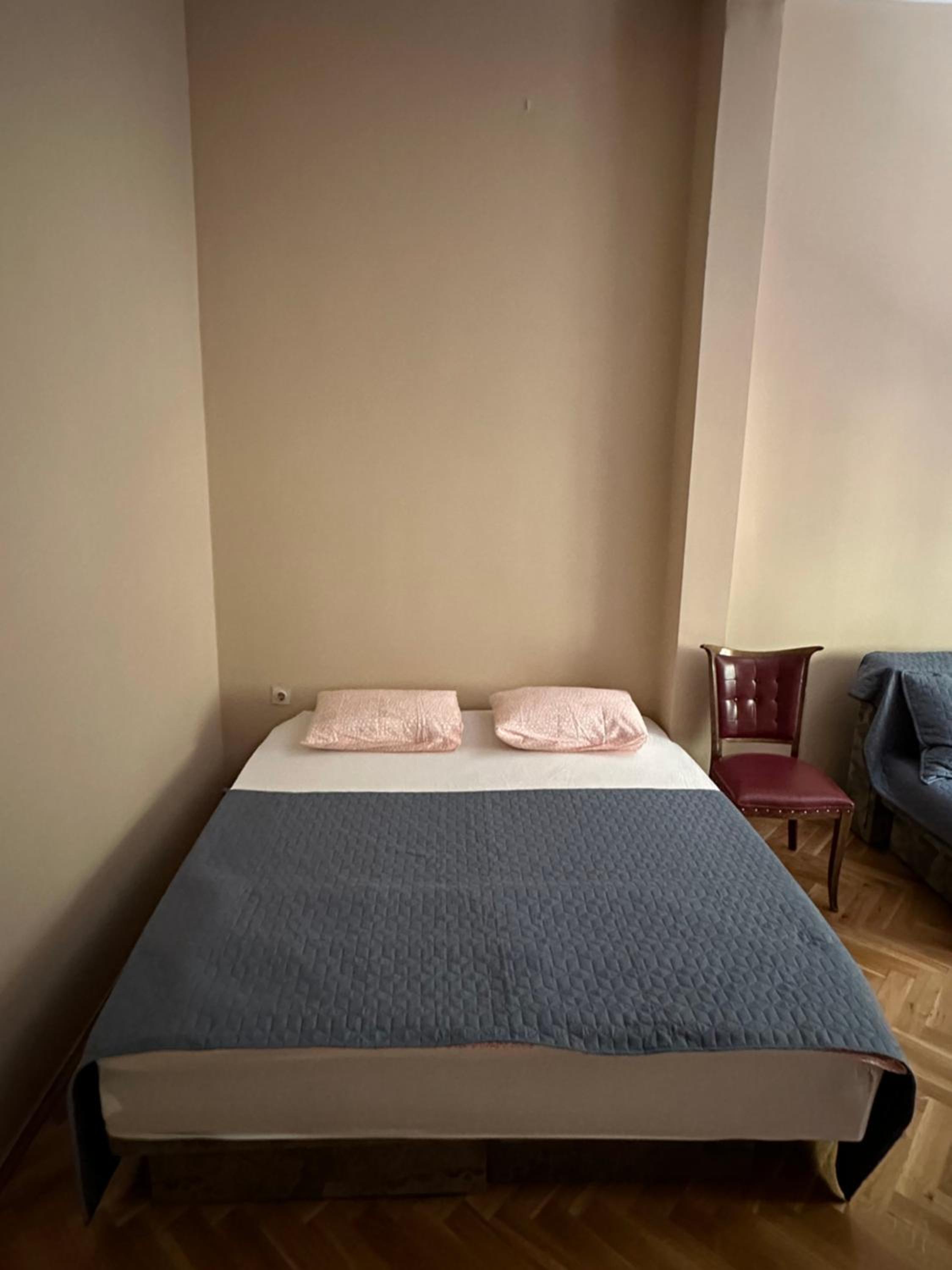 Billy Apartment