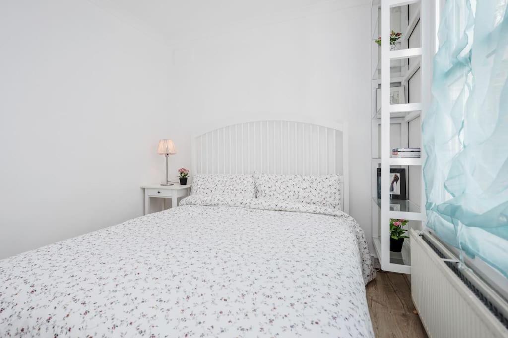 Bright 1-Bedroom Apt in Chelsea