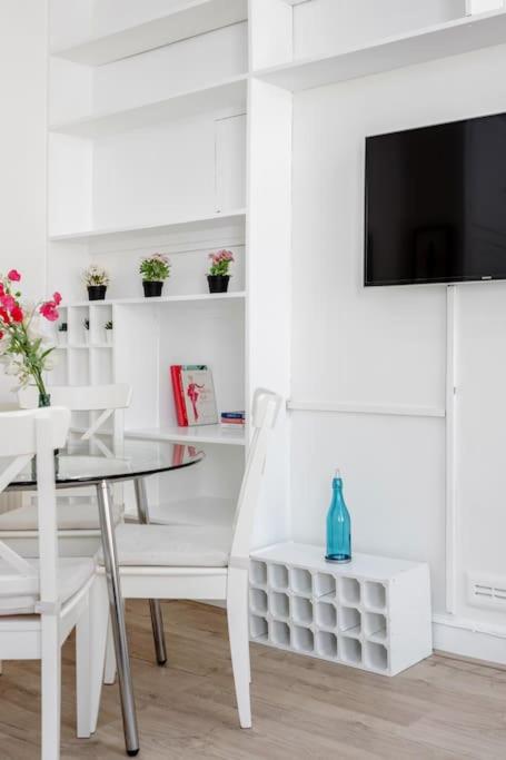 Bright 1-Bedroom Apt in Chelsea