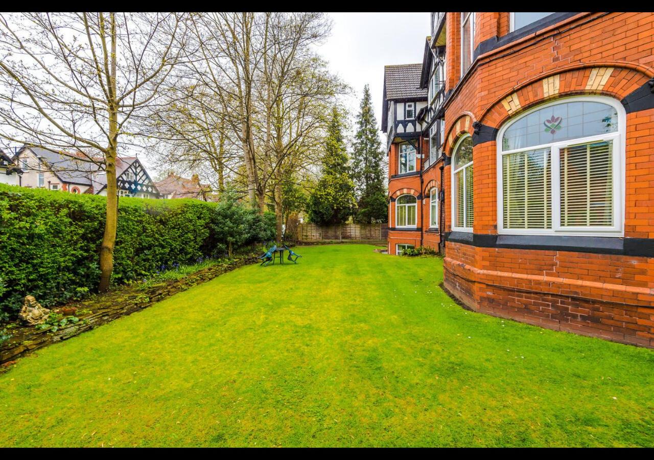 Xmas Market - Full Apartment, Prime Location & Parking view 3