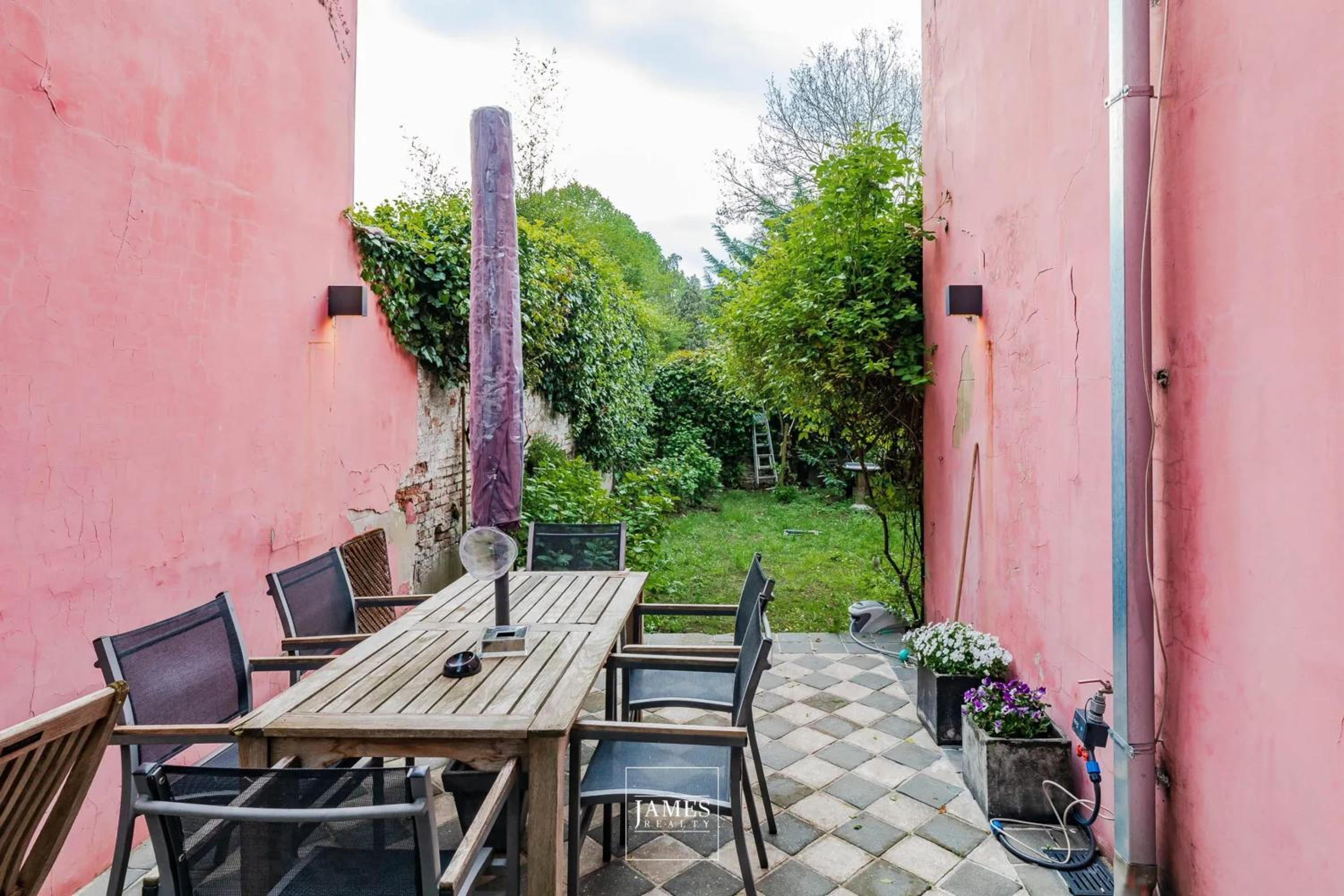 Spacious apartment in Brussels, large private garden