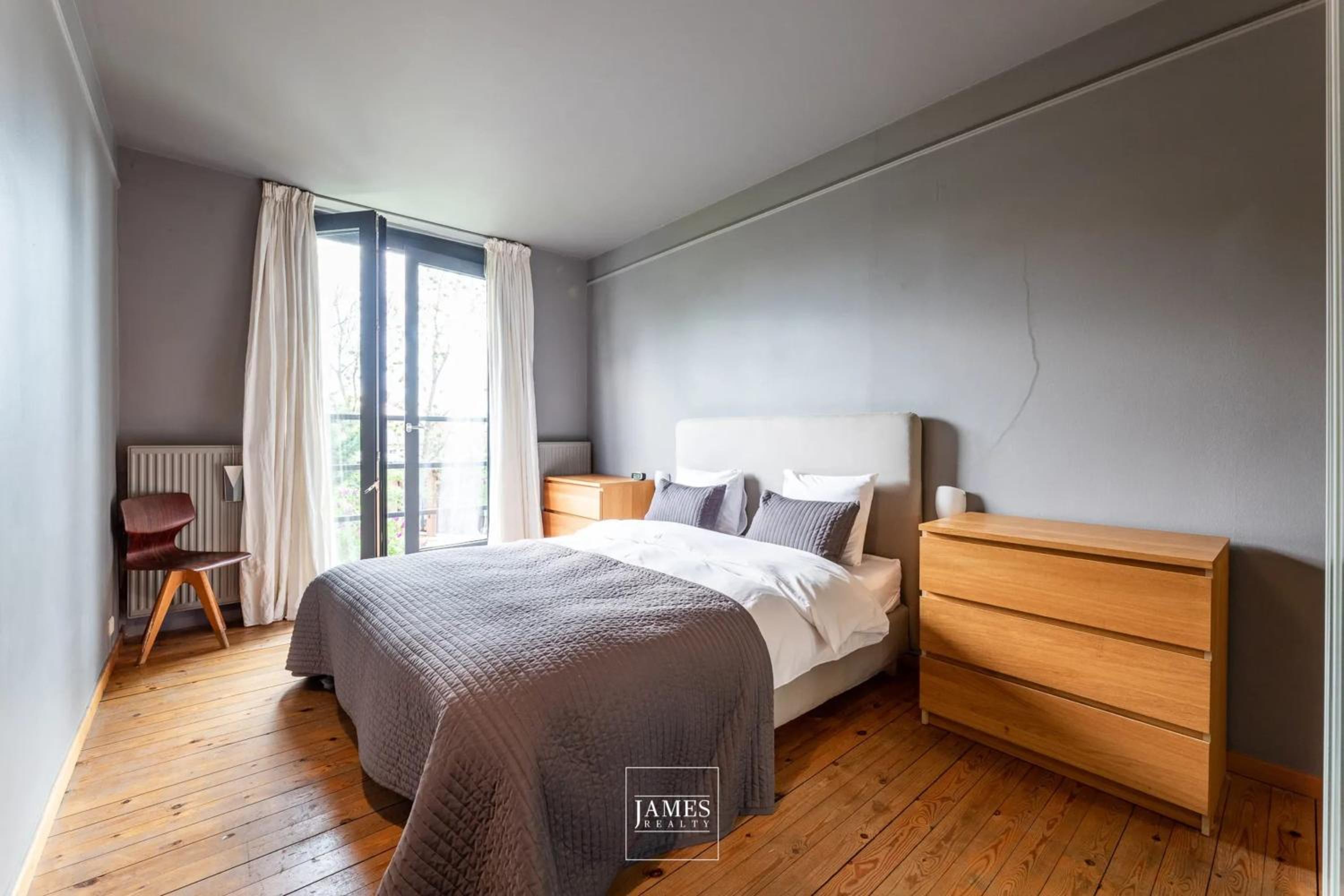 Spacious apartment in Brussels, large private garden