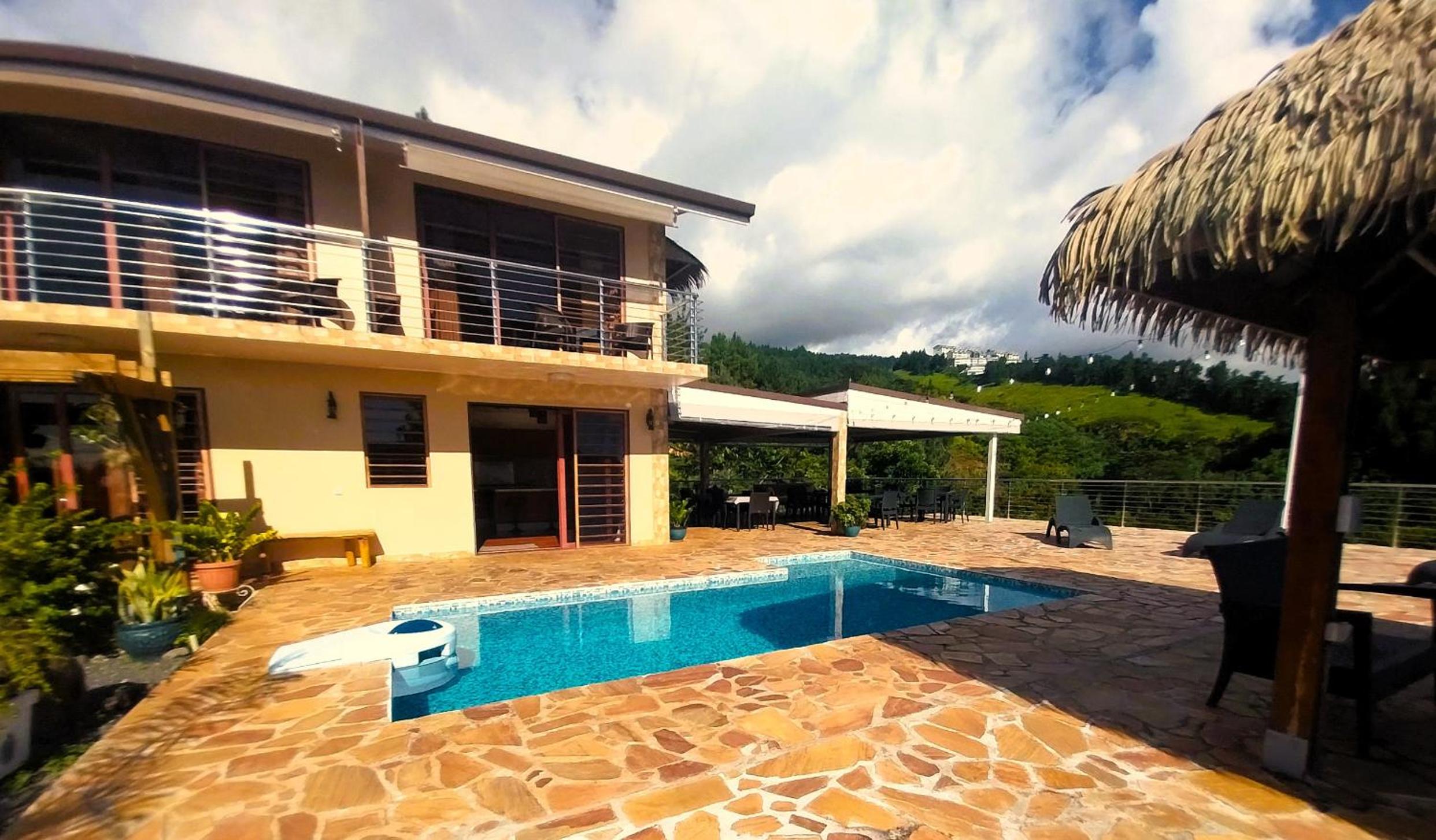 TAHITI HILLS LODGE - 16 pers view 5