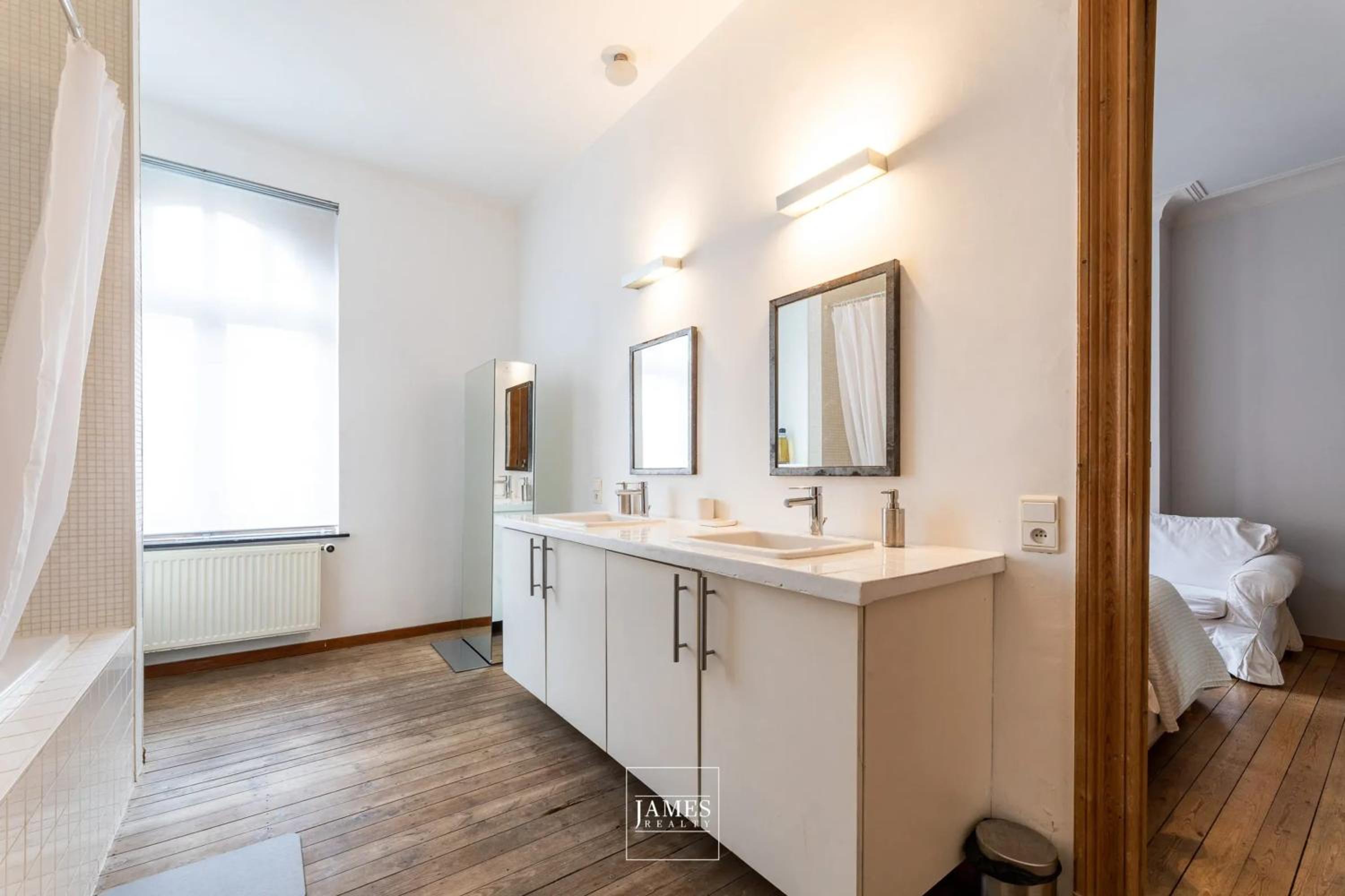 Spacious apartment in Brussels, large private garden