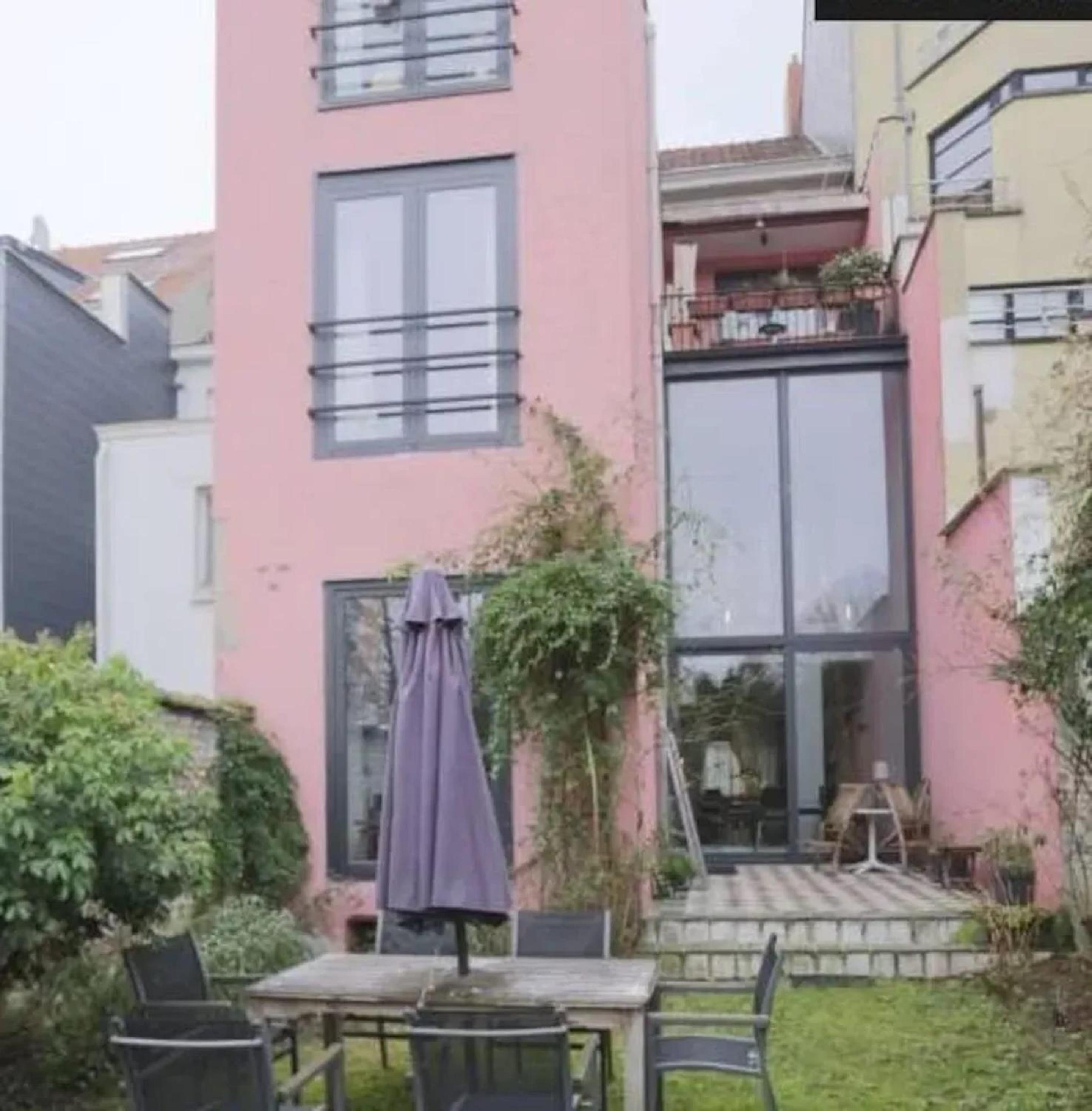Spacious apartment in Brussels, large private garden