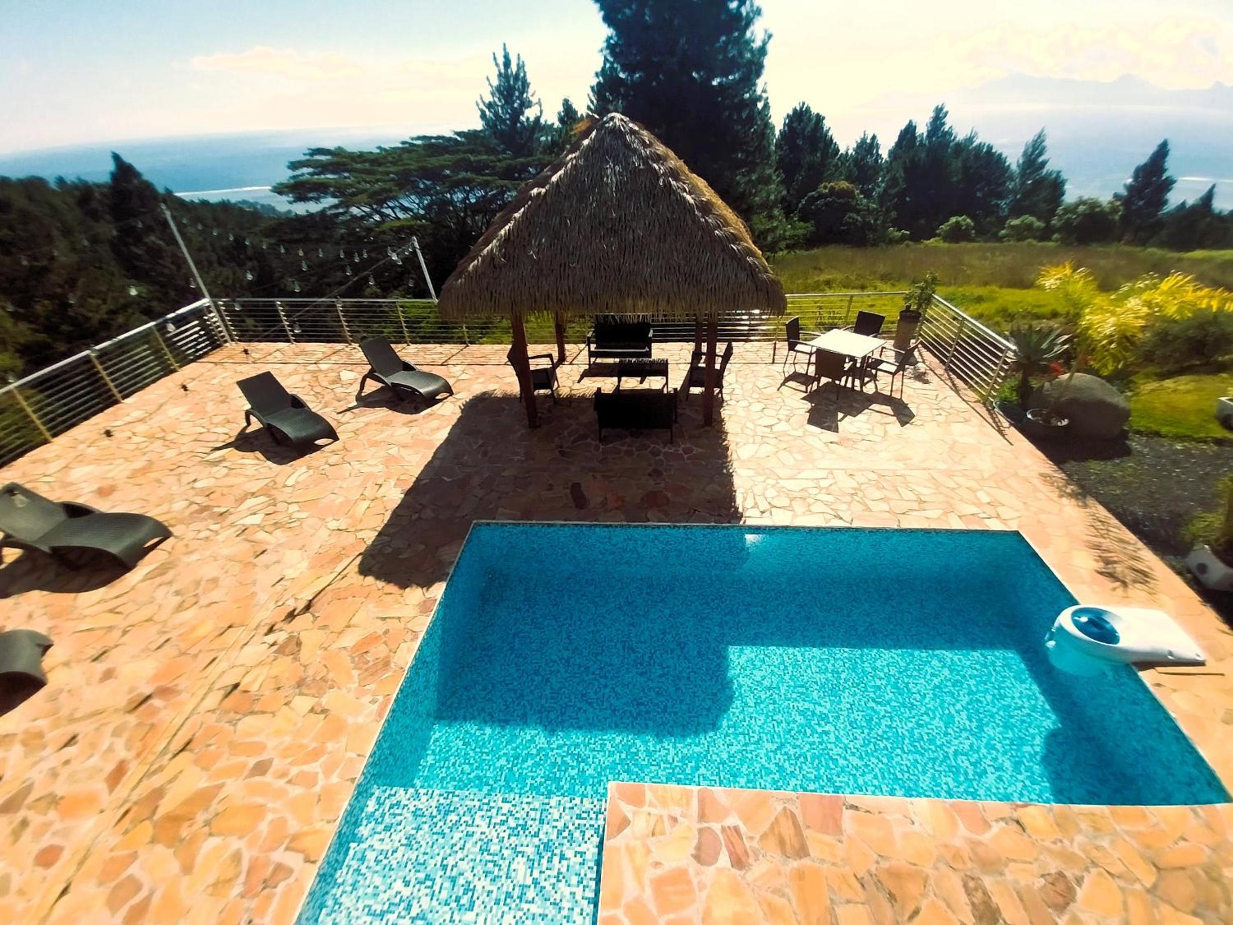 TAHITI HILLS LODGE - 12 pers view 3