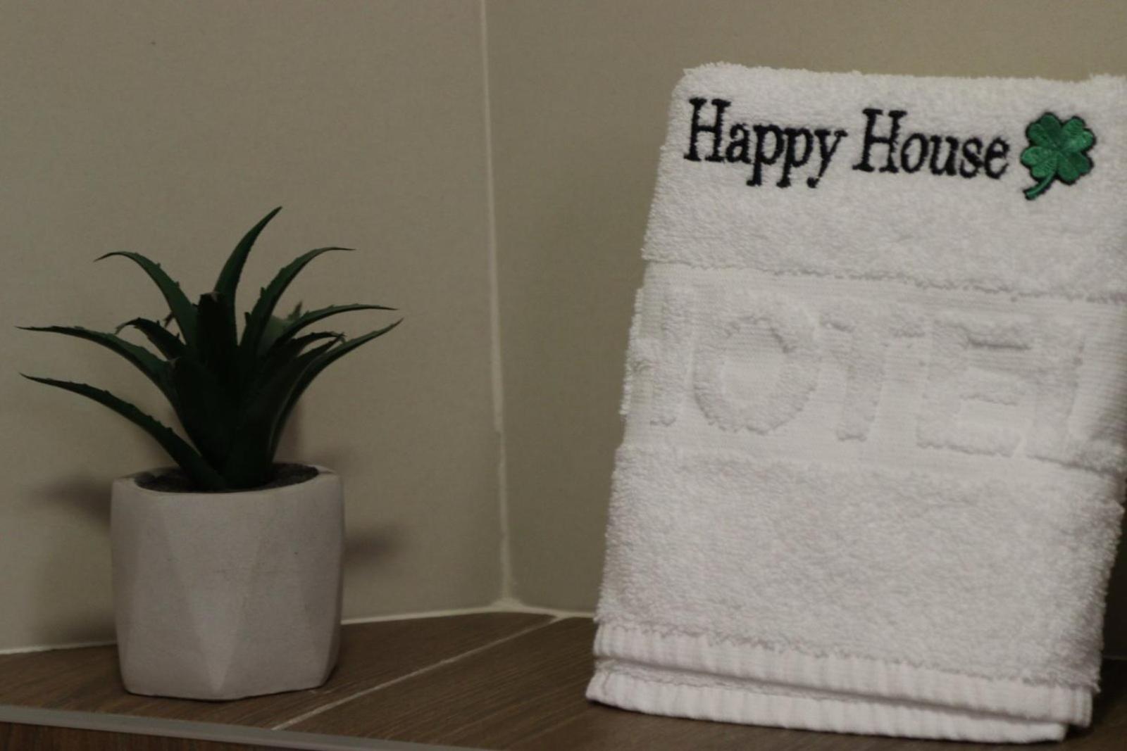 AIRPORT APARTMANI HAPPY HOUSE free parking & early check-in view 2