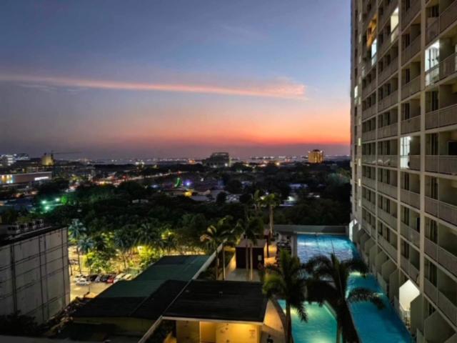 Condo Near MOA, NAIA, PICC, & CCP that is comfy with a view! view 5