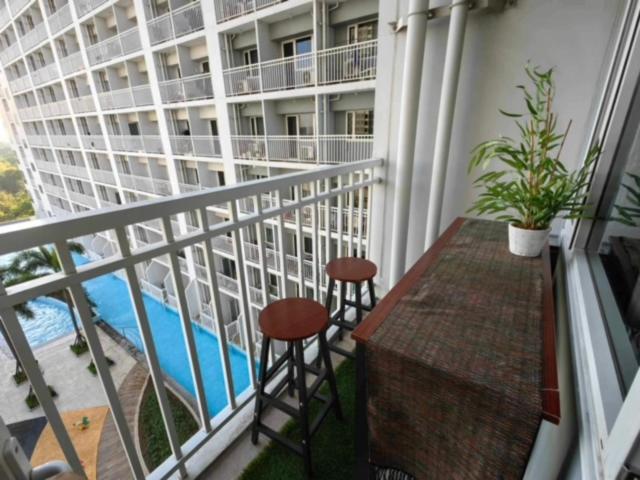 Condo Near MOA, NAIA, PICC, & CCP that is comfy with a view! view 3