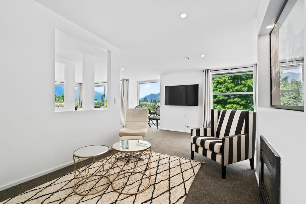 Central Queenstown Luxury view 2