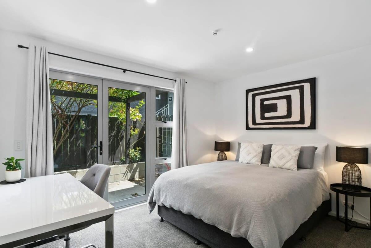 Central Queenstown Luxury view 5