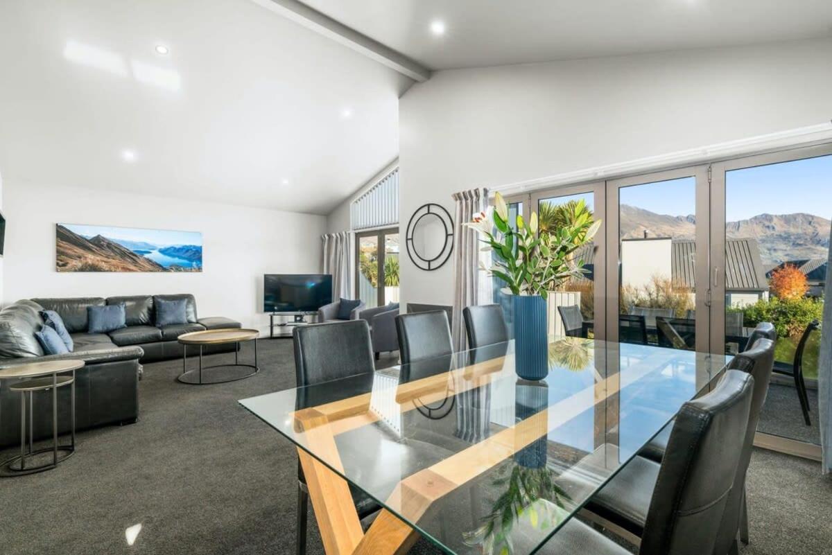 Hotel Alpine Retreat - 5 Bedroom - Image 1